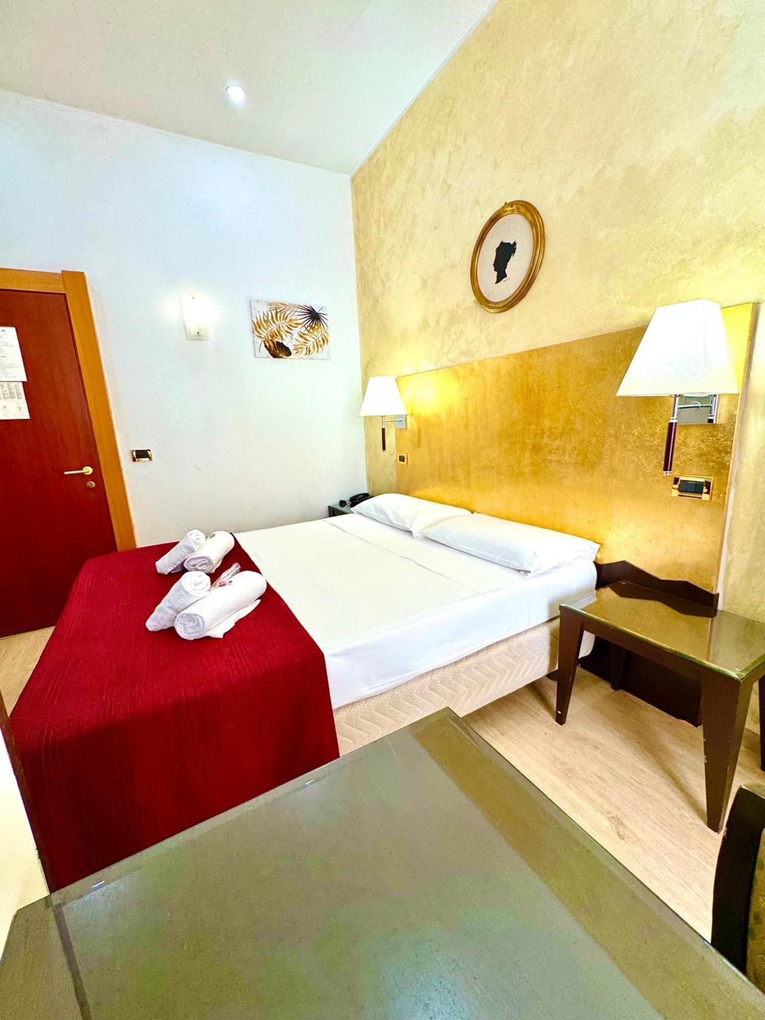 Hotel Fiorella Milano Exteriör bild